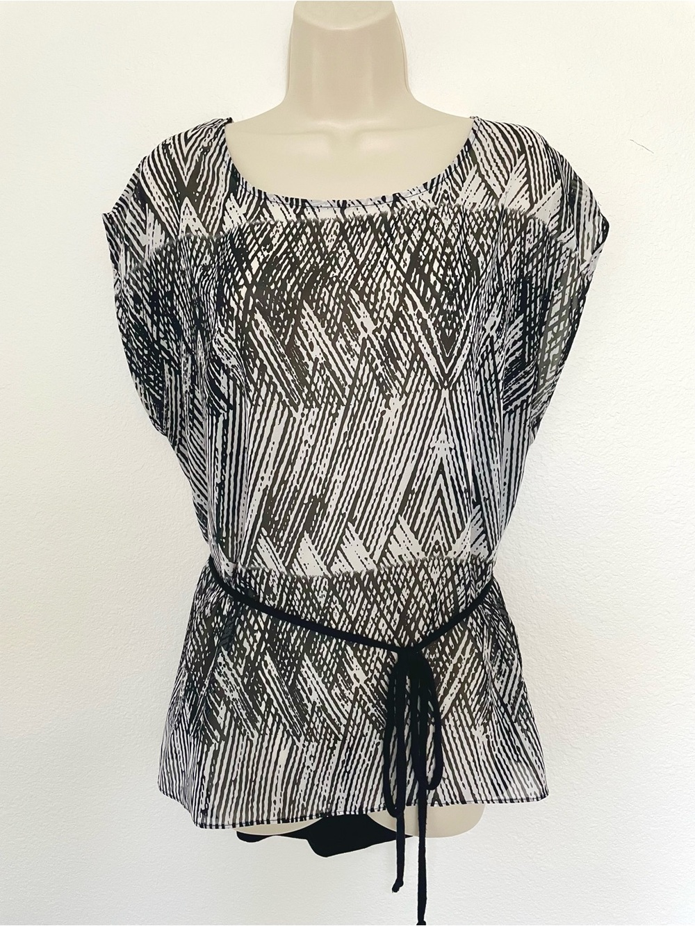 Iz Byer Black and White Printed Waist-Tie Tunic Women’s XL